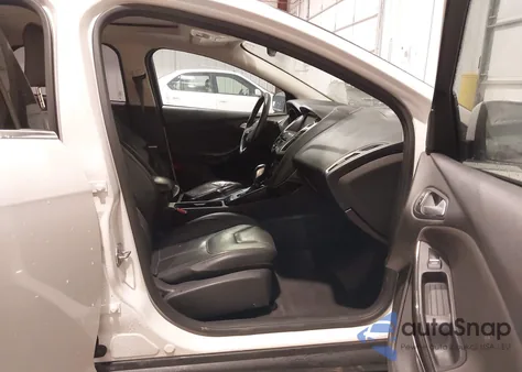 2015 Ford Focus Titanium z USA, uszkodzony, nr VIN 1FADP3N29FL314235